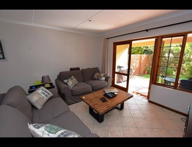 2 BEDROOM APARTMENT FOR SALE IN BRYANSTON